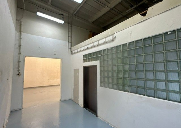 Priestor pre servisno-obchodné a skladovacie využitie na prenájom - 67 m2, Bojnická ul.