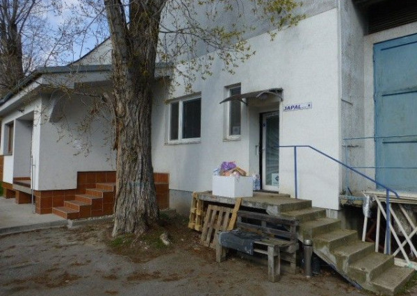 Priestor pre servisno-obchodné a skladovacie využitie na prenájom - 67 m2, Bojnická ul.