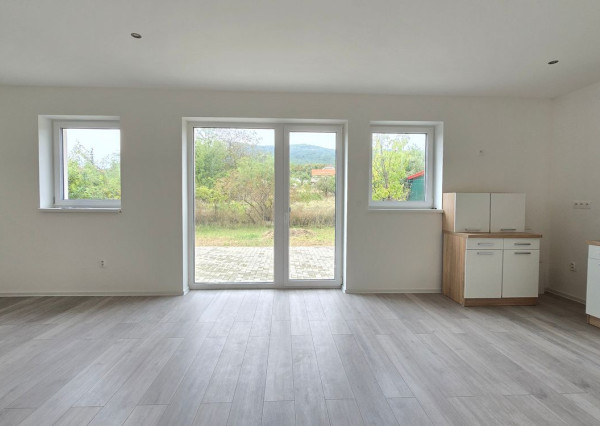 Na prenájom RD novostavba - bungalov Nitra - Nitrianske hrnčiarovce