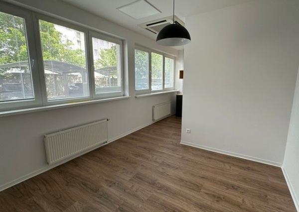 Kancelársky priestor so samostatným vstupom na prenájom - 98 m2, ul. Na Pántoch