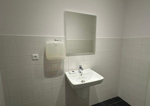 Kancelársky priestor so samostatným vstupom na prenájom - 98 m2, ul. Na Pántoch