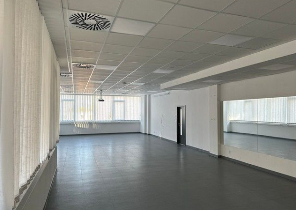 Priestory pre šport a fyzioterapiu na prenájom - 106 m2 a 112 m2, OBC Tomášikova