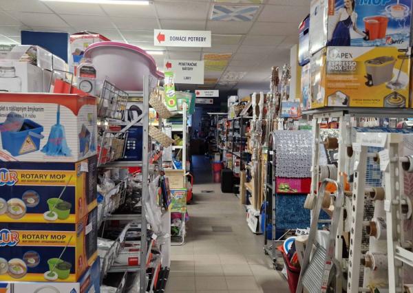 Na predaj veľký polyfunkčný obchodný priestor s rodinným dom a bytovými jednotkami v centre mesta - generujúci zisk