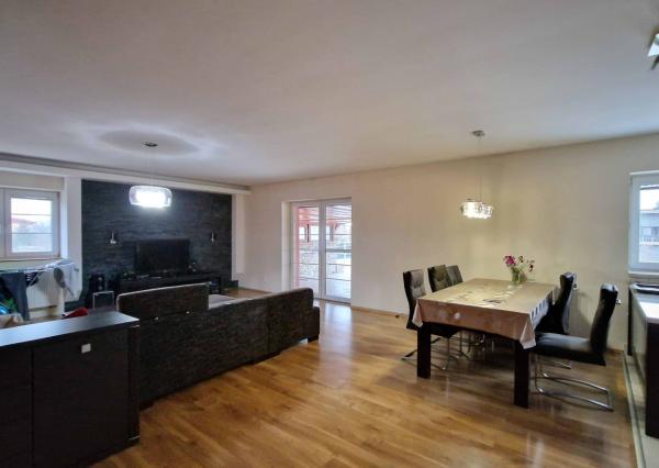 Na predaj veľký polyfunkčný obchodný priestor s rodinným dom a bytovými jednotkami v centre mesta - generujúci zisk