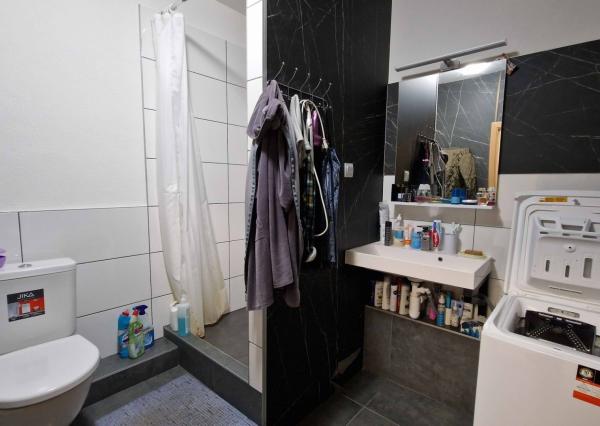 Na predaj veľký polyfunkčný obchodný priestor s rodinným dom a bytovými jednotkami v centre mesta - generujúci zisk