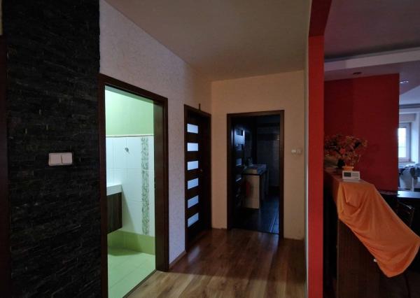 Na predaj veľký polyfunkčný obchodný priestor s rodinným dom a bytovými jednotkami v centre mesta - generujúci zisk