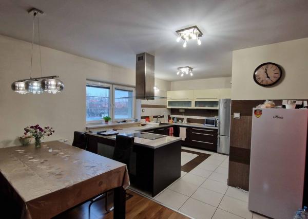 Na predaj veľký polyfunkčný obchodný priestor s rodinným dom a bytovými jednotkami v centre mesta - generujúci zisk