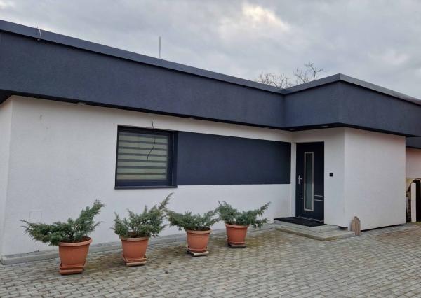 Na predaj veľký polyfunkčný obchodný priestor s rodinným dom a bytovými jednotkami v centre mesta - generujúci zisk