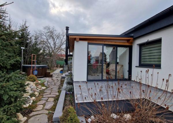 Na predaj veľký polyfunkčný obchodný priestor s rodinným dom a bytovými jednotkami v centre mesta - generujúci zisk