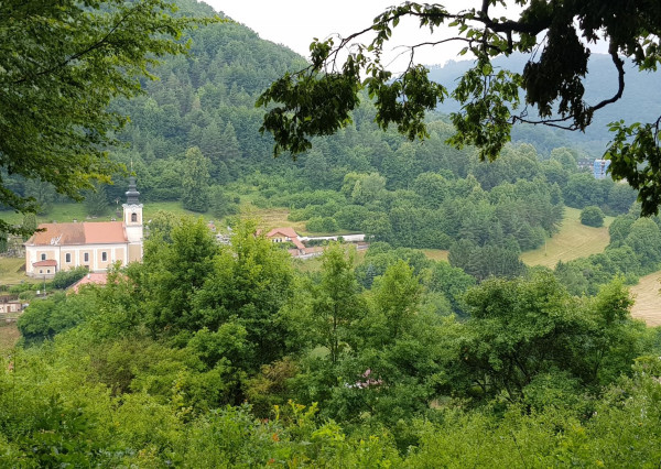 Predám pozemok vo Vyhniach + stavebné povolenie na chatu.