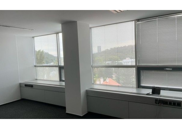Kancelárske priestory vo Westend Tower na prenájom - od 14 m2, ul. Dúbravská cesta.