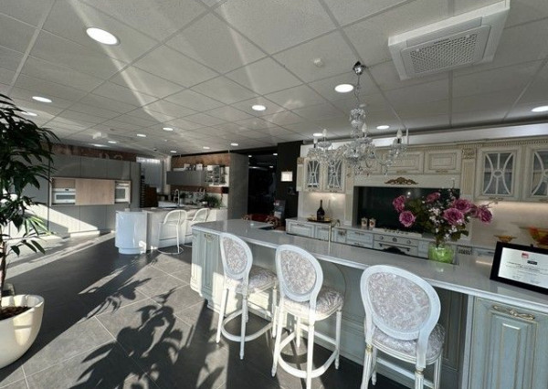 Investičná príležitosť - obchodný priestor s nájomníkom na predaj - 276 m2, Pestovateľská ul.