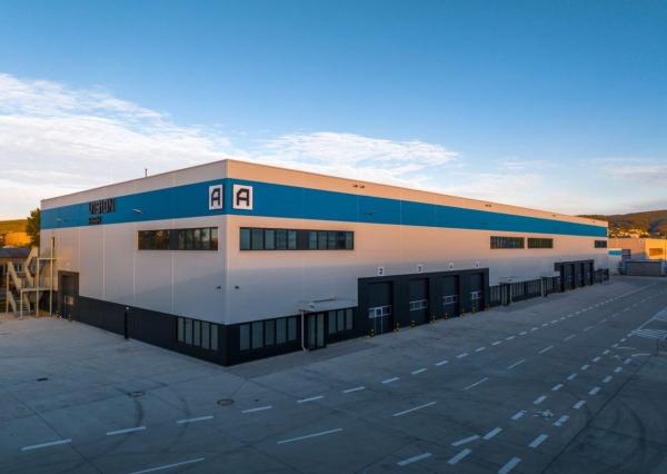 Sklad pre mestskú logistiku a ľahkú výrobu na prenájom - 1.879 m2, Staviteľská ul.