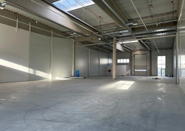 Vykurované obchodno-skladovacie a výstavné priestory na prenájom - od 450 m2, lokalita Bory.