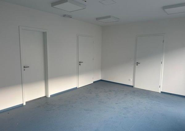 Vykurované obchodno-skladovacie a výstavné priestory na prenájom - od 450 m2, lokalita Bory.