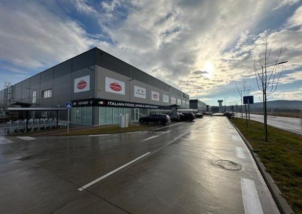 Vykurované obchodno-skladovacie a výstavné priestory na prenájom - od 450 m2, lokalita Bory.