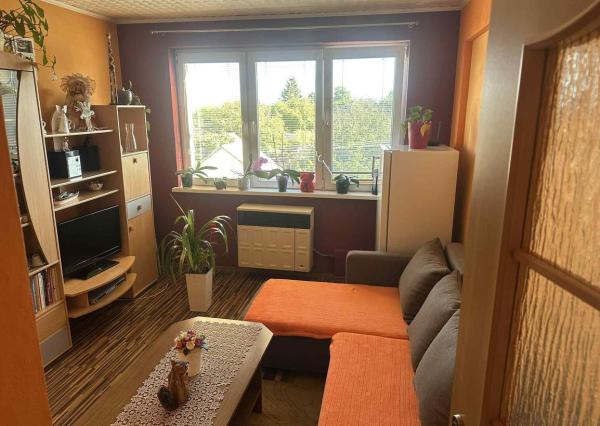 Exkluzívne na predaj priestranný 4-izbový byt s garážou a parkovacím miestom v tichej a príjemnej lokalite Topoľčany - Velušovce za super cenu