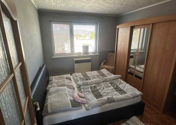 Exkluzívne na predaj priestranný 4-izbový byt s garážou a parkovacím miestom v tichej a príjemnej lokalite Topoľčany - Velušovce za super cenu