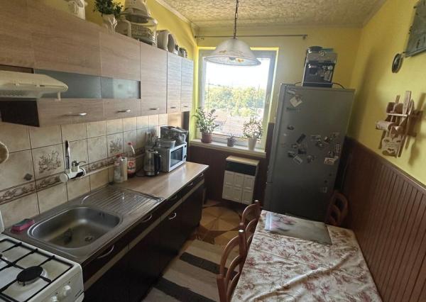 Exkluzívne na predaj priestranný 4-izbový byt s garážou a parkovacím miestom v tichej a príjemnej lokalite Topoľčany - Velušovce za super cenu