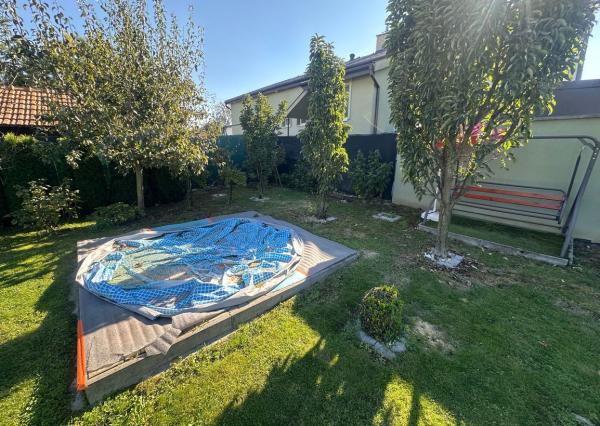 Exkluzívne na predaj priestranný 4-izbový byt s garážou a parkovacím miestom v tichej a príjemnej lokalite Topoľčany - Velušovce za super cenu