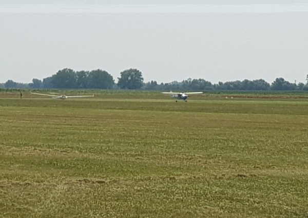 Predám pozemok na nitrianskom letisku v Janíkovciach.