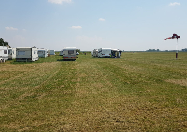 Predám pozemok na nitrianskom letisku v Janíkovciach.