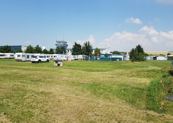 Predám pozemok na nitrianskom letisku v Janíkovciach.