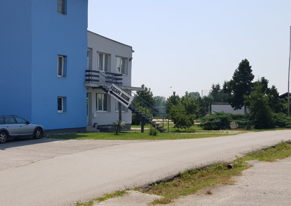 Predám pozemok na nitrianskom letisku v Janíkovciach.