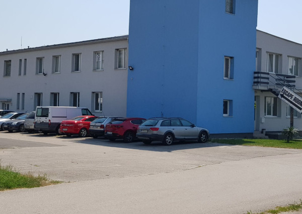 Predám pozemok na nitrianskom letisku v Janíkovciach.