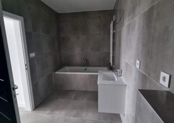 Skolaudované 3i byty v tehlovej novostavbe.