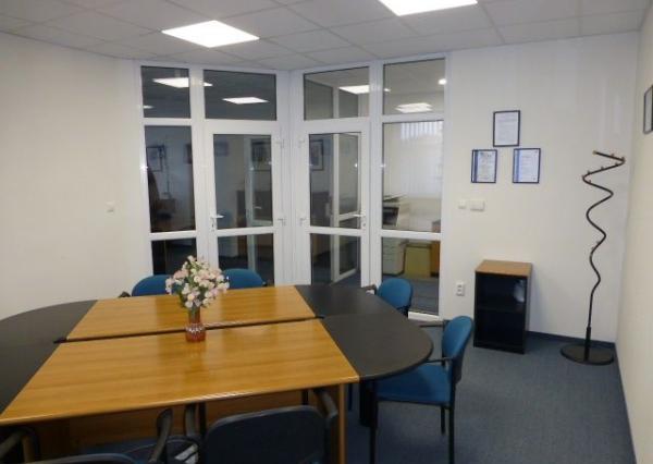 Zrekonštruované kancelárie na prenájom. Možnosť prenájmu skladu - od 11 m2, Slovnaftská ul.