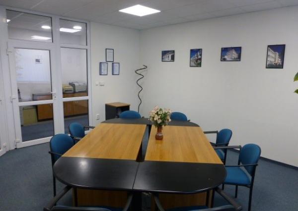 Zrekonštruované kancelárie na prenájom. Možnosť prenájmu skladu - od 11 m2, Slovnaftská ul.