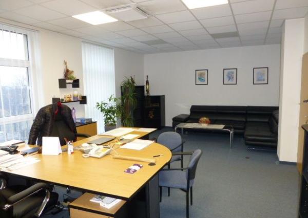 Zrekonštruované kancelárie na prenájom. Možnosť prenájmu skladu - od 11 m2, Slovnaftská ul.