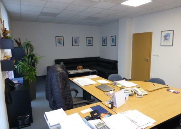 Zrekonštruované kancelárie na prenájom. Možnosť prenájmu skladu - od 11 m2, Slovnaftská ul.