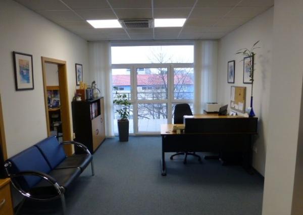 Zrekonštruované kancelárie na prenájom. Možnosť prenájmu skladu - od 11 m2, Slovnaftská ul.