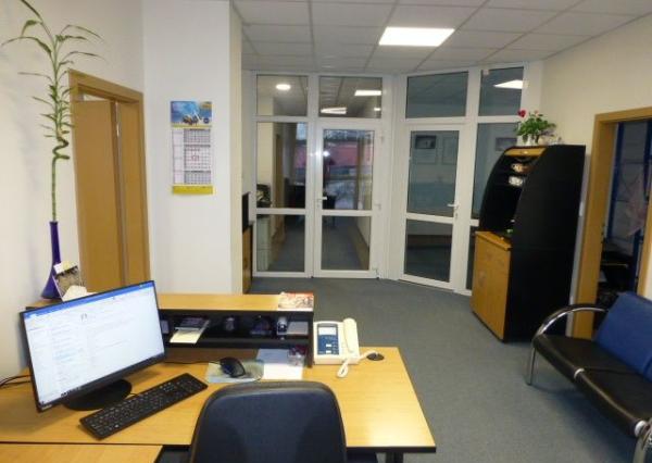 Zrekonštruované kancelárie na prenájom. Možnosť prenájmu skladu - od 11 m2, Slovnaftská ul.