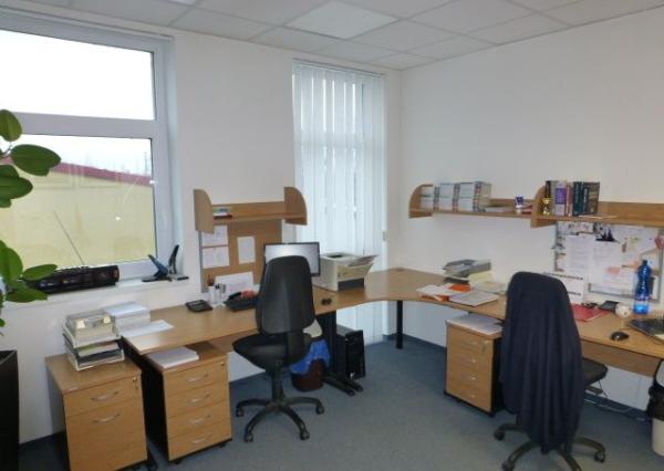 Zrekonštruované kancelárie na prenájom. Možnosť prenájmu skladu - od 11 m2, Slovnaftská ul.