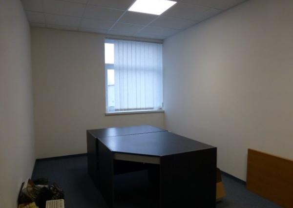 Zrekonštruované kancelárie na prenájom. Možnosť prenájmu skladu - od 11 m2, Slovnaftská ul.