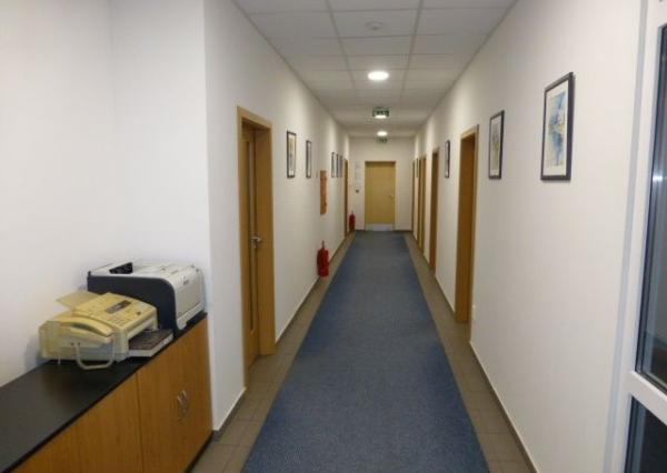 Zrekonštruované kancelárie na prenájom. Možnosť prenájmu skladu - od 11 m2, Slovnaftská ul.