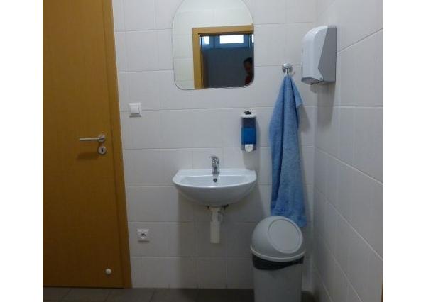 Zrekonštruované kancelárie na prenájom. Možnosť prenájmu skladu - od 11 m2, Slovnaftská ul.