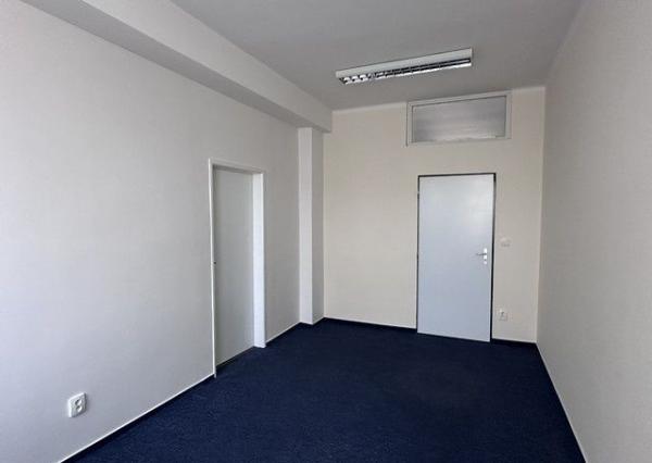 Kancelária s bezplatným parkovaním na prenájom - 36 m2, Rybničná ul.