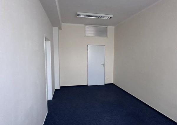 Kancelária s bezplatným parkovaním na prenájom - 36 m2, Rybničná ul.