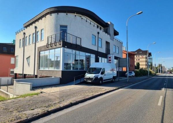 Kancelársky priestor v nízko-podlažnej budove s výťahom na prenájom - 200 m2, Rožňavská ul.