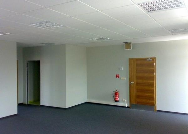 Kancelársky priestor v nízko-podlažnej budove s výťahom na prenájom - 200 m2, Rožňavská ul.