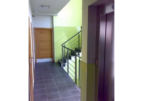 Kancelársky priestor v nízko-podlažnej budove s výťahom na prenájom - 200 m2, Rožňavská ul.