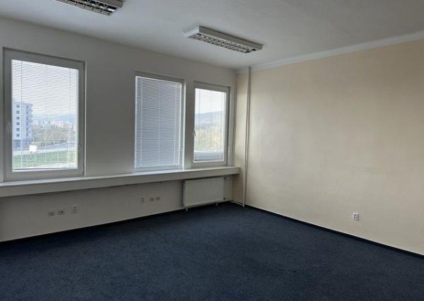Kancelária s bezplatným parkovaním na prenájom - 52 m2, Rybničná ul.