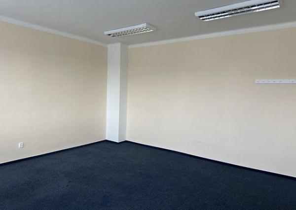 Kancelária s bezplatným parkovaním na prenájom - 52 m2, Rybničná ul.