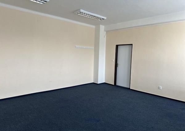 Kancelária s bezplatným parkovaním na prenájom - 52 m2, Rybničná ul.