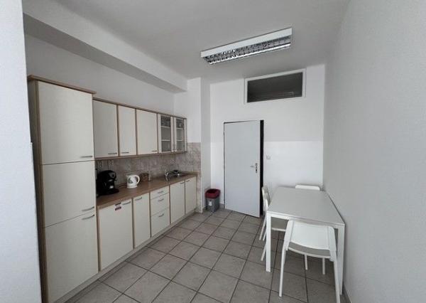 Kancelária s bezplatným parkovaním na prenájom - 52 m2, Rybničná ul.