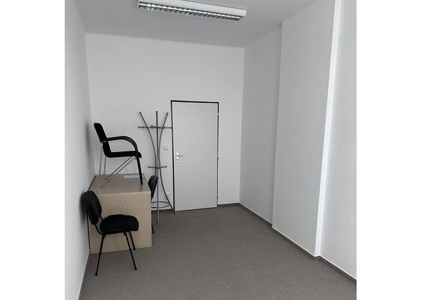 Kancelária s bezplatným parkovaním na prenájom - 19 m2, Rybničná ul.